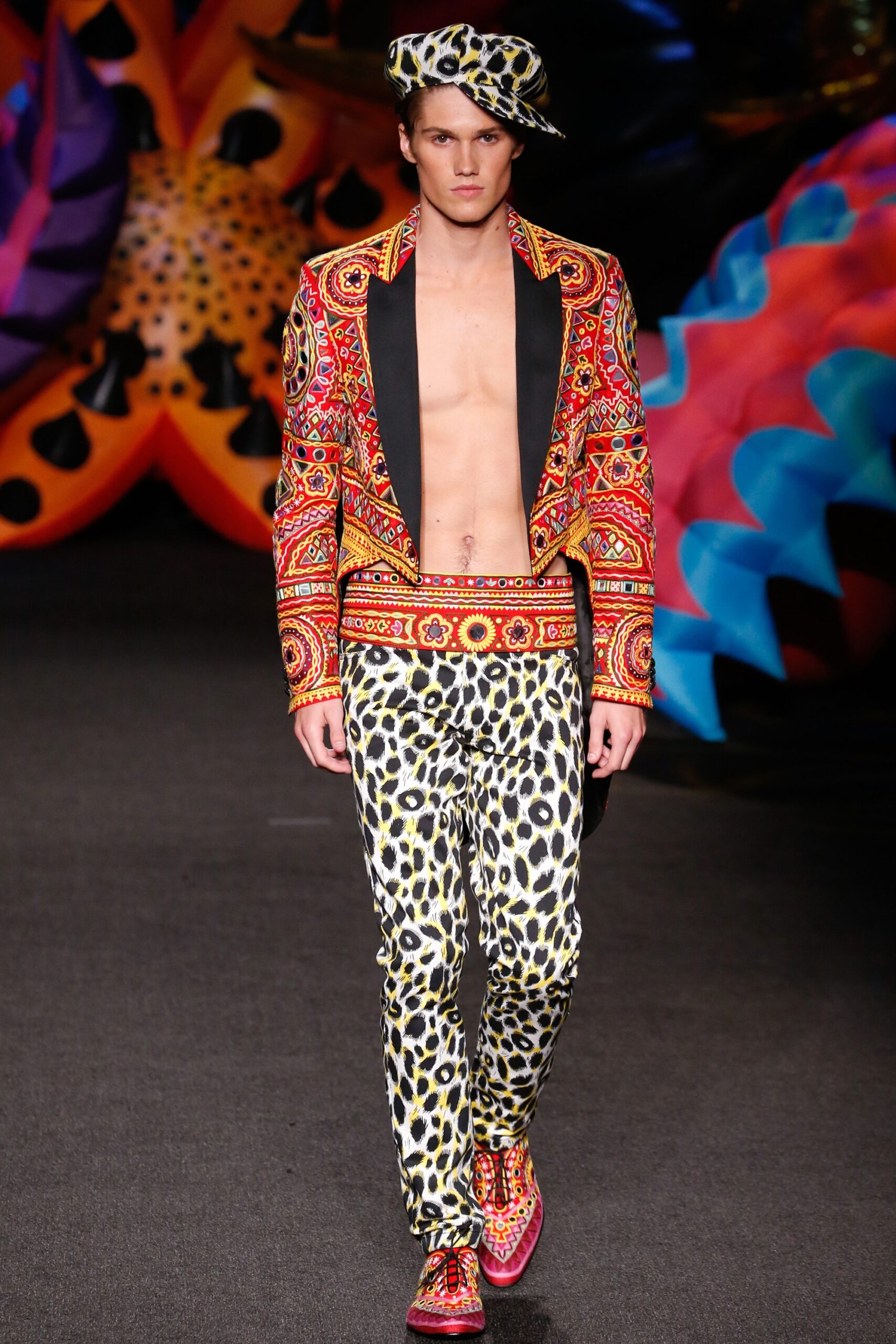Moschino S/S 17 Menswear Look 6