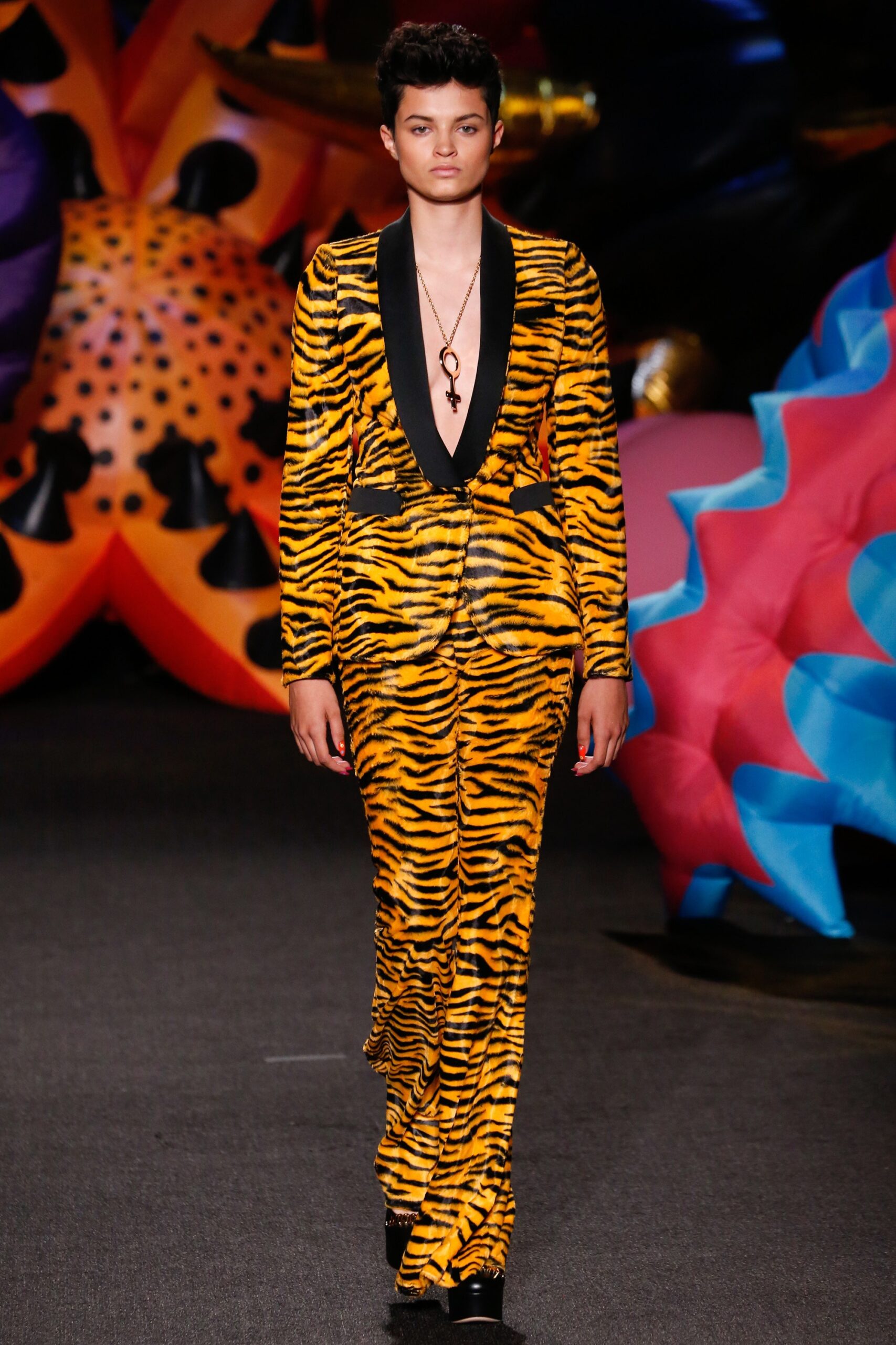Moschino S/S 17 Menswear Look 7