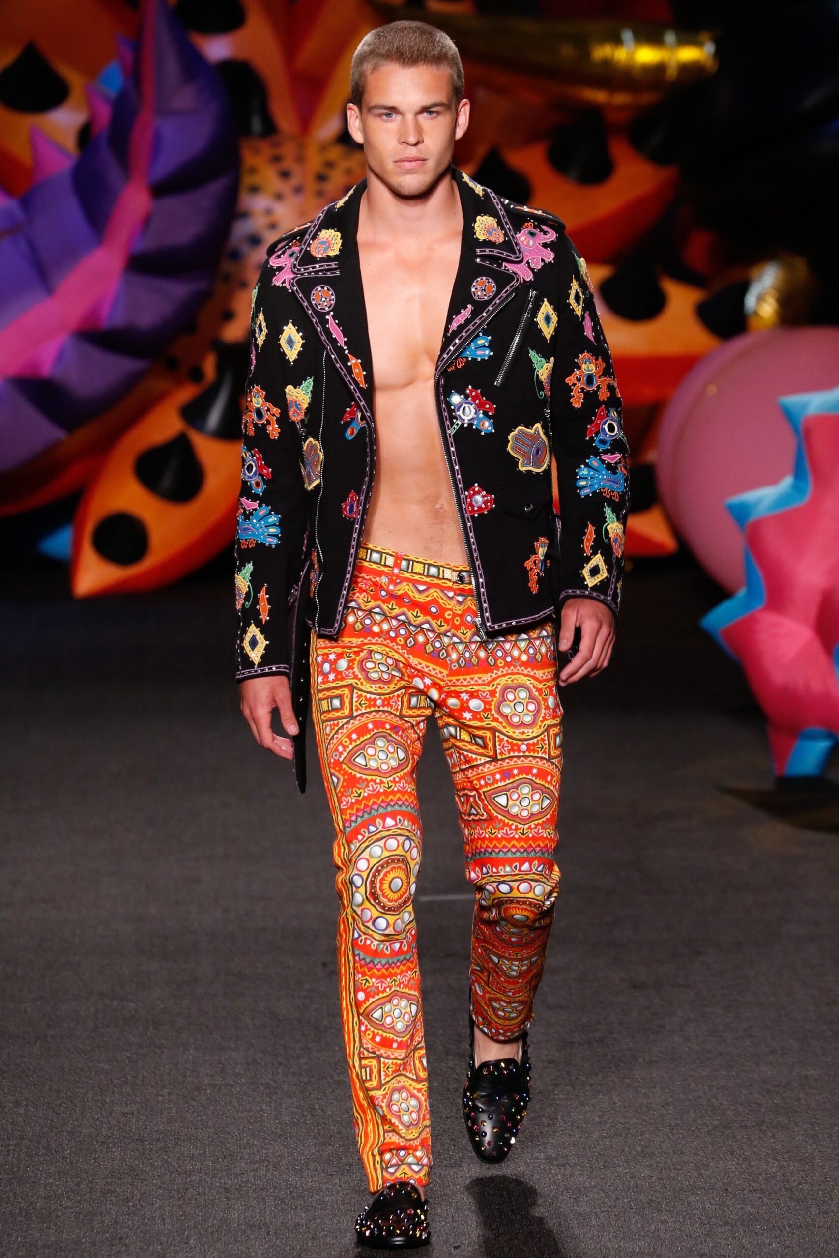 Moschino S/S 17 Menswear Look 9