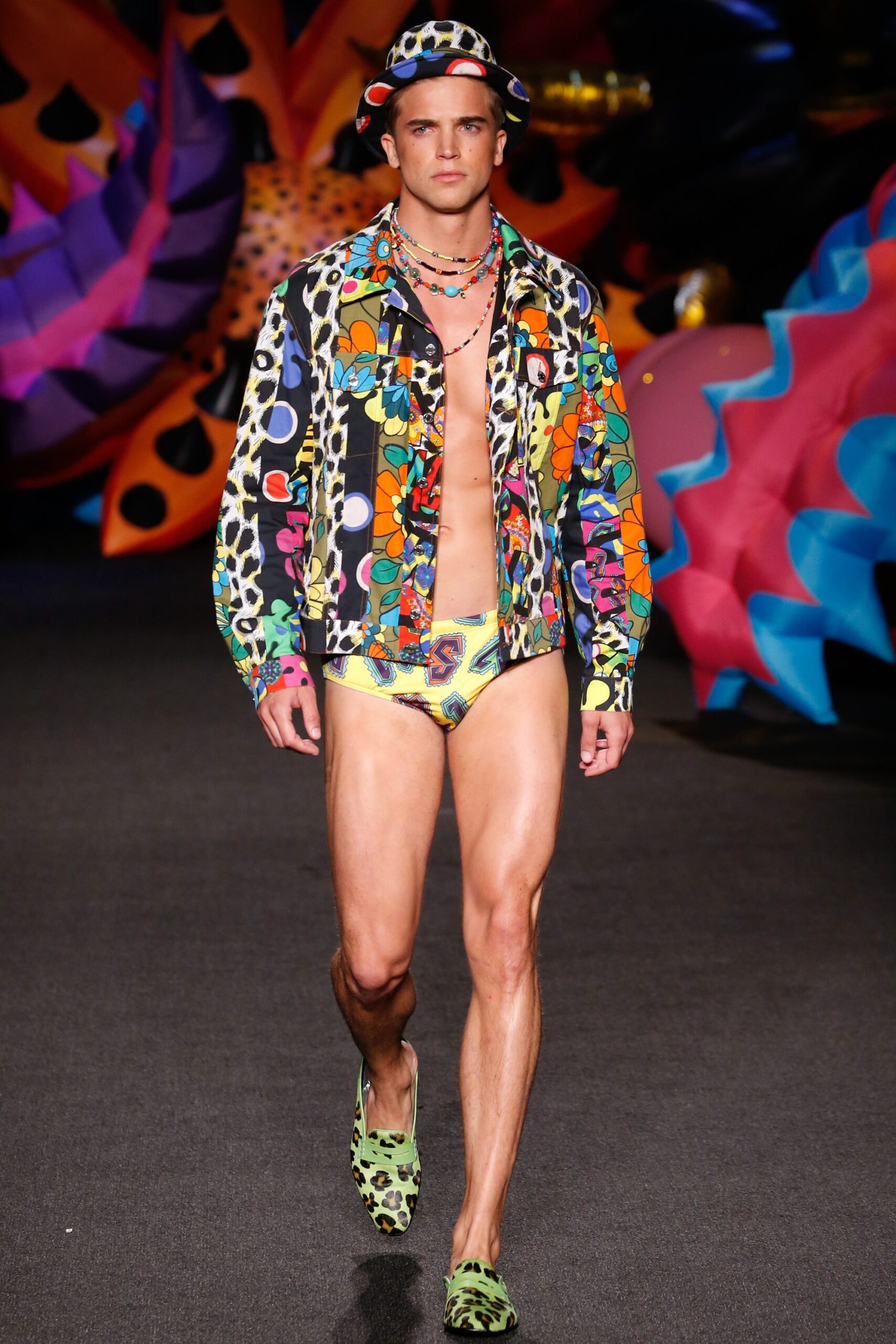 Moschino S/S 17 Menswear Look 14