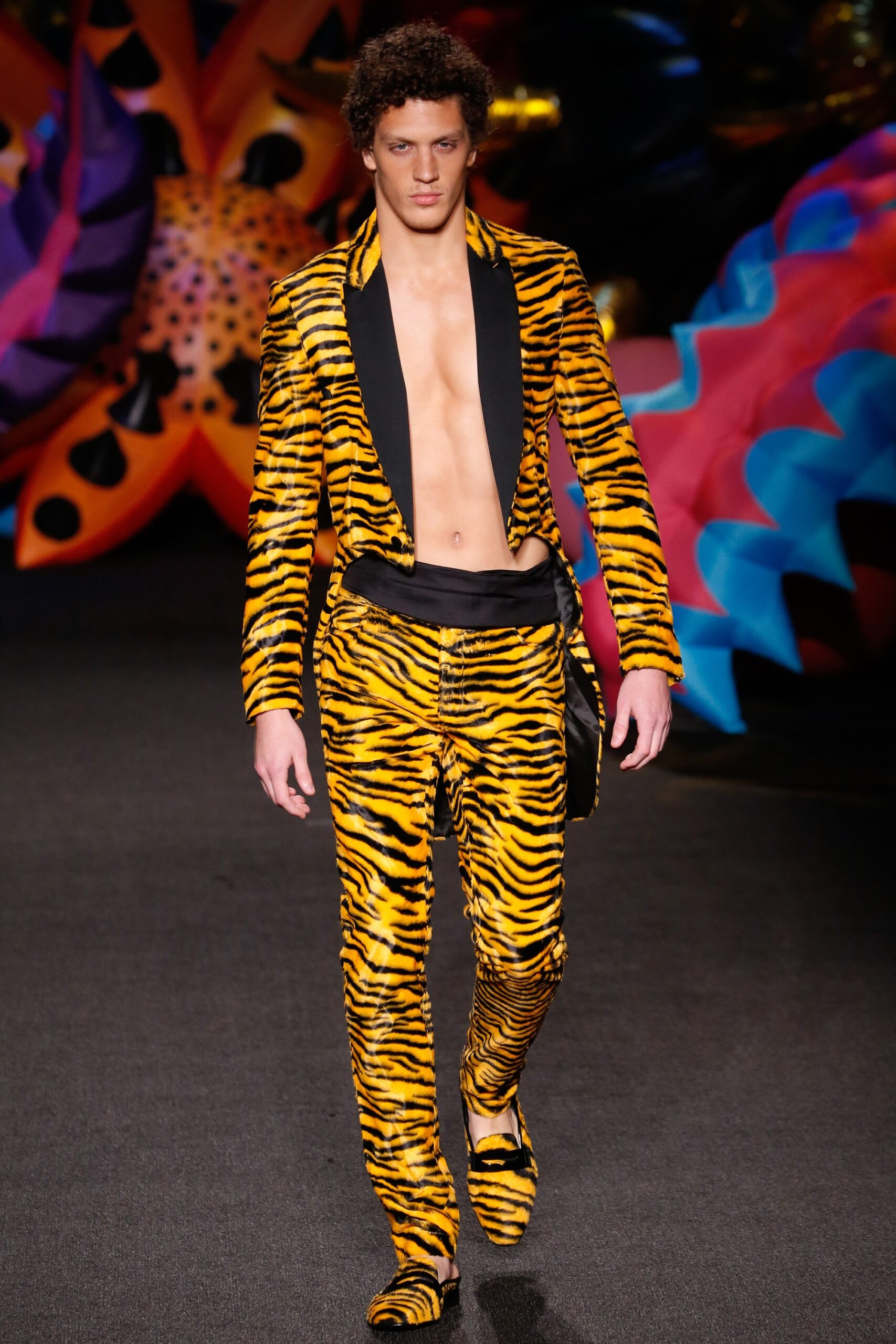 Moschino S/S 17 Menswear Look 18