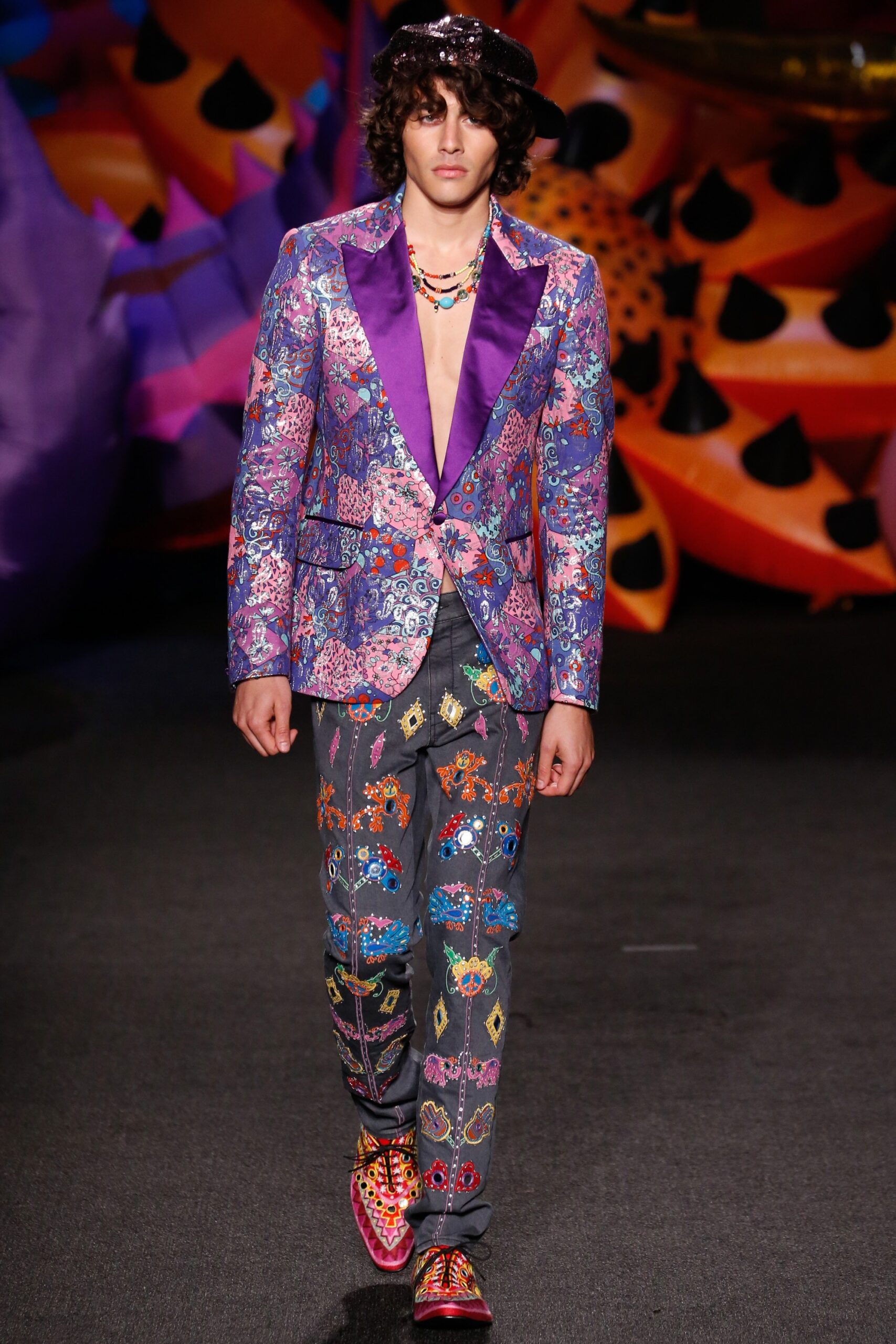 Moschino S/S 17 Menswear Look 33