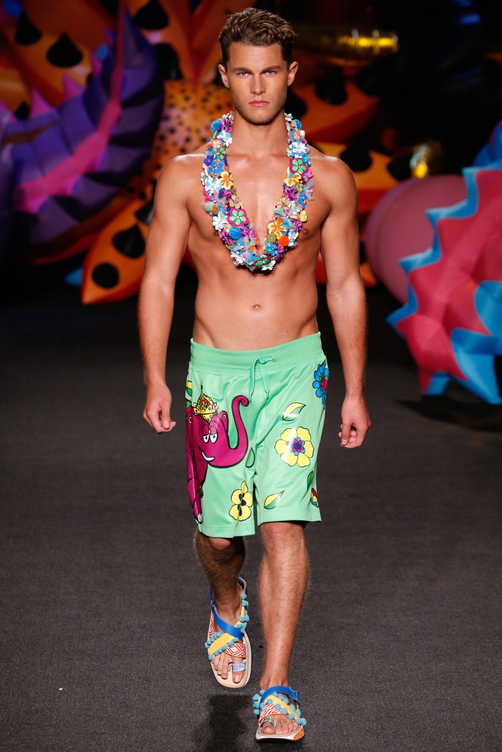 Moschino S/S 17 Menswear Look 36