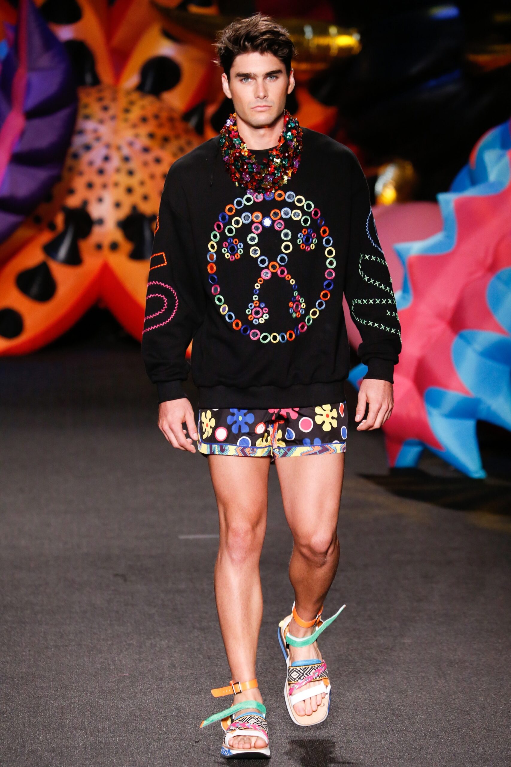 Moschino S/S 17 Menswear Look 40