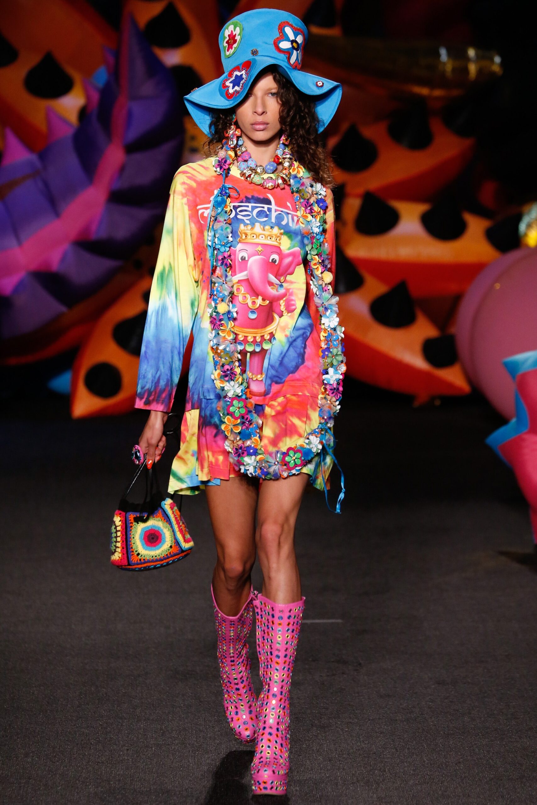 Moschino S/S 17 Menswear Look 43
