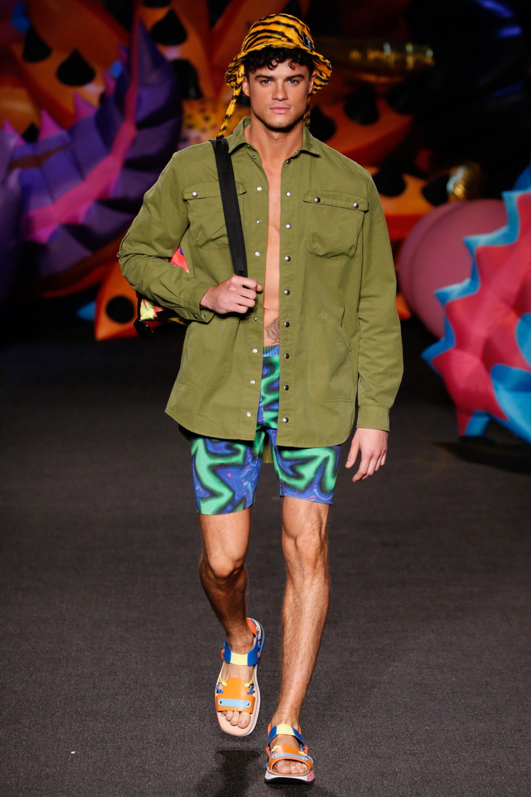 Moschino S/S 17 Menswear Look 48