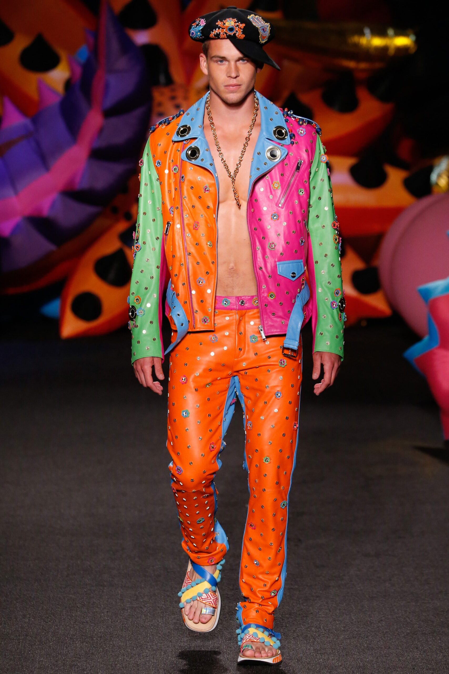 Moschino S/S 17 Menswear Look 55