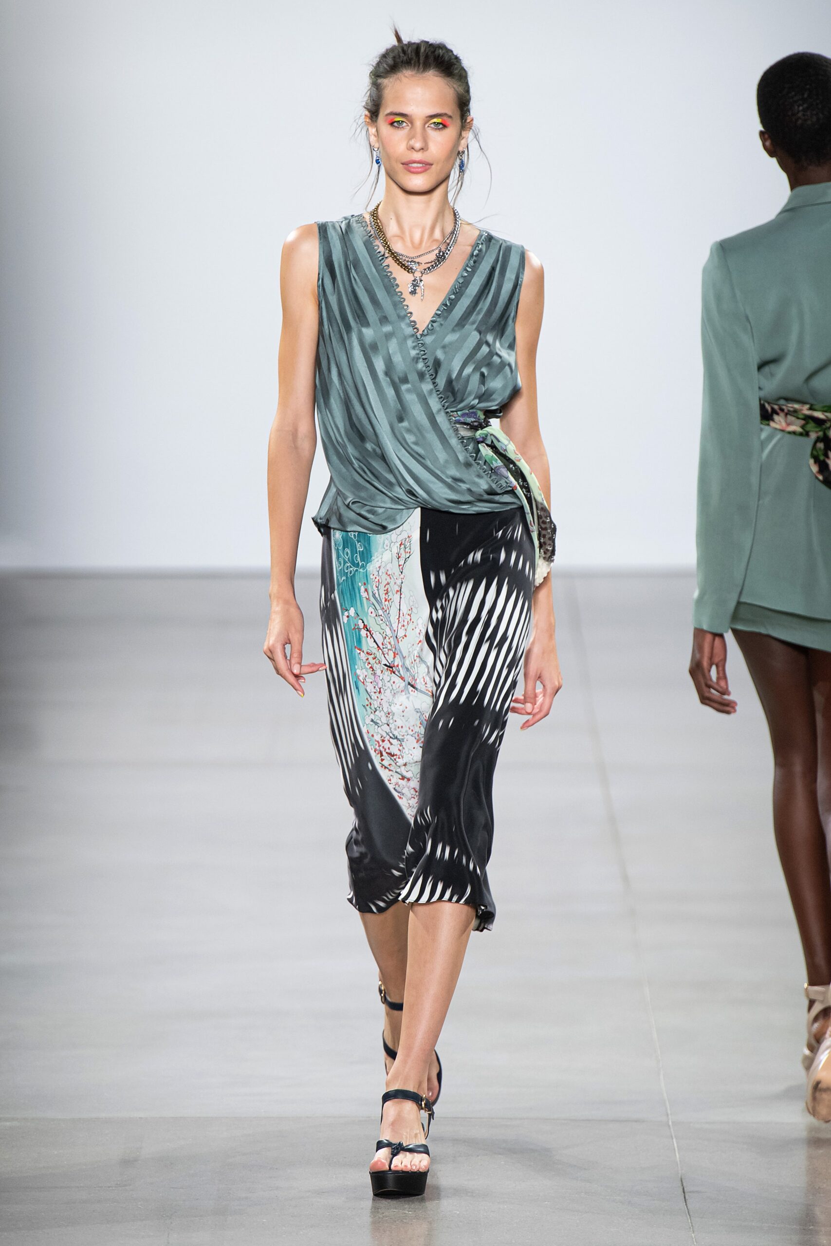 Nicole Miller S/S 20 Look 26