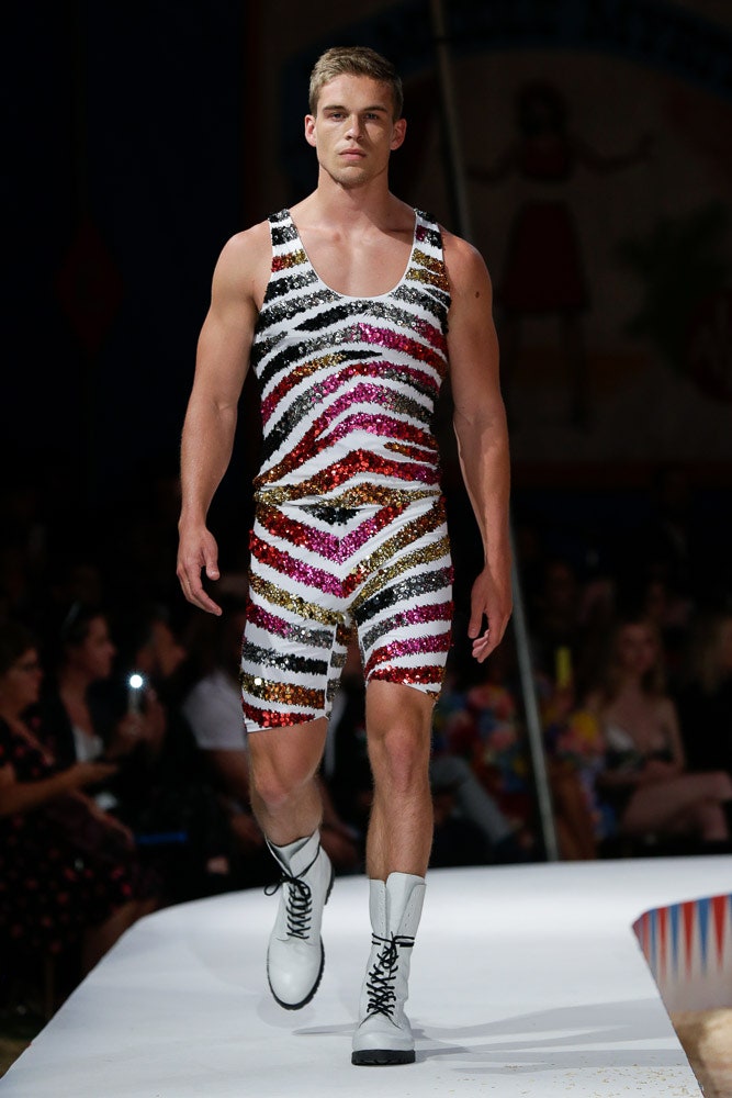 Moschino S/S 19 Menswear Look 1