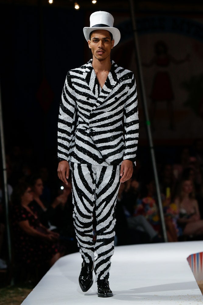 Moschino S/S 19 Menswear Look 7
