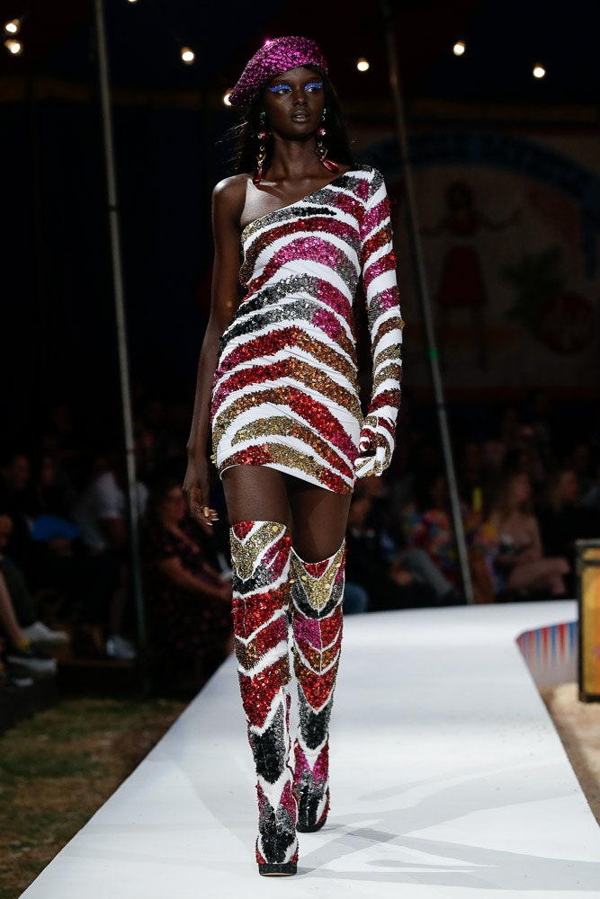 Moschino S/S 19 Menswear Look 9