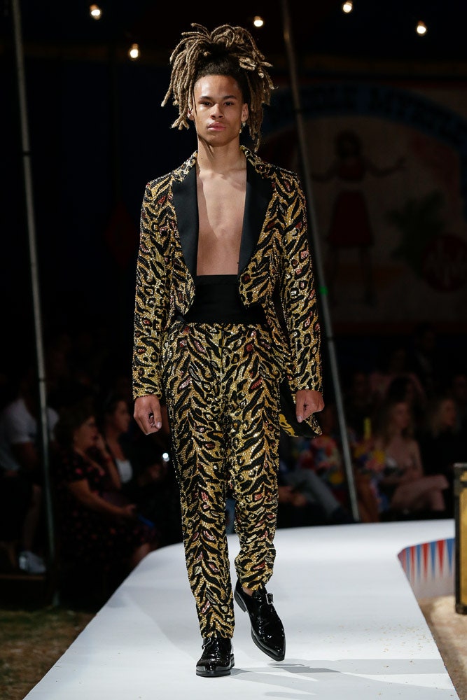 Moschino S/S 19 Menswear Look 16
