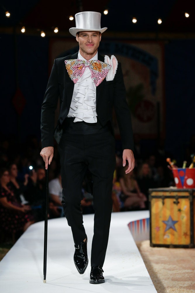 Moschino S/S 19 Menswear Look 34
