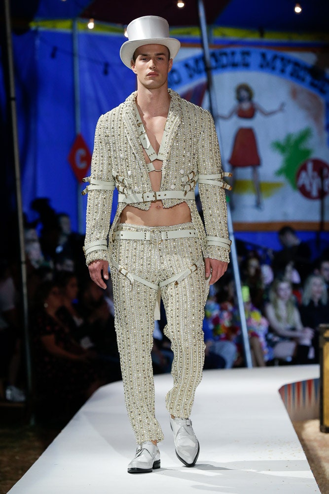 Moschino S/S 19 Menswear Look 41