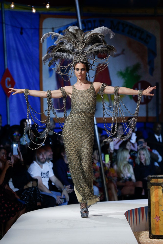 Moschino S/S 19 Menswear Look 44