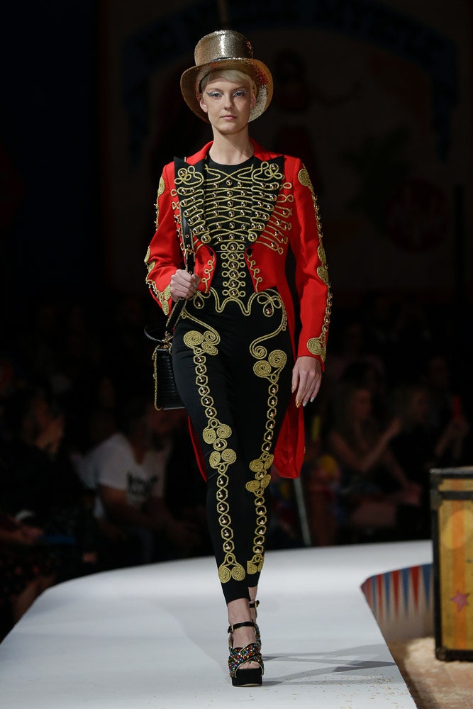 Moschino S/S 19 Menswear Look 45