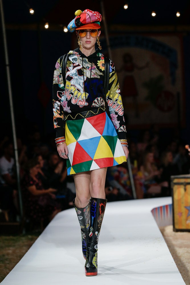 Moschino S/S 19 Menswear Look 47
