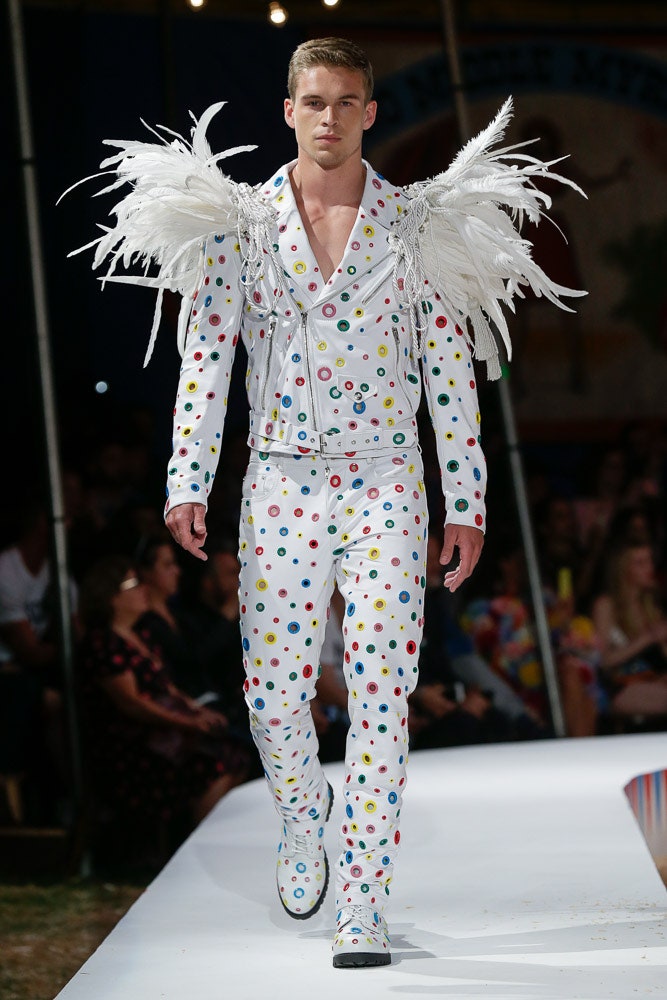 Moschino S/S 19 Menswear Look 49