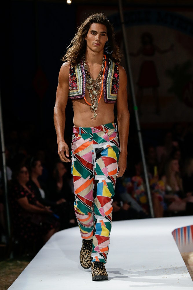 Moschino S/S 19 Menswear Look 57