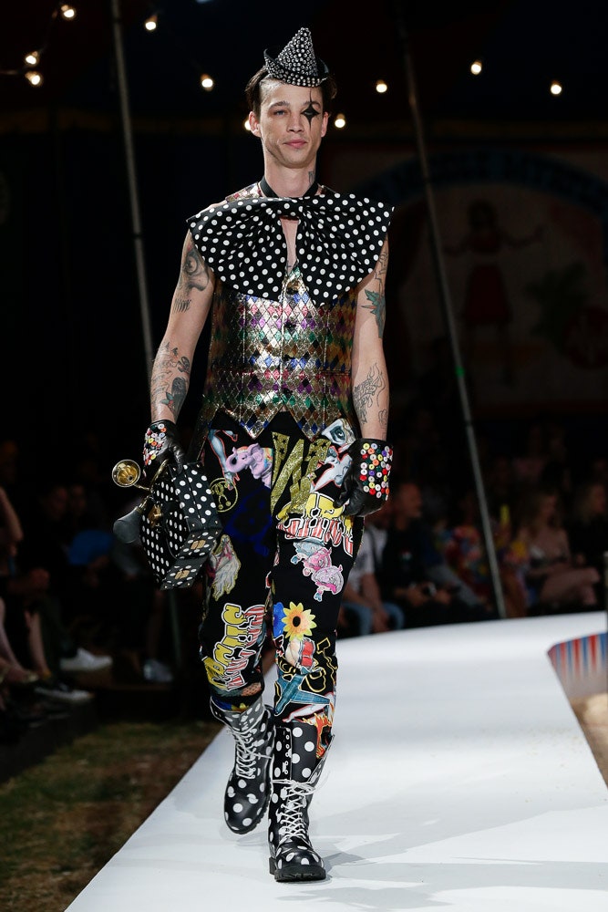 Moschino S/S 19 Menswear Look 74
