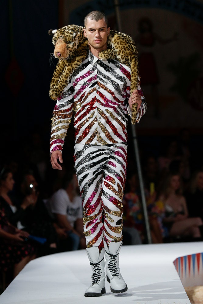 Moschino S/S 19 Menswear Look 83