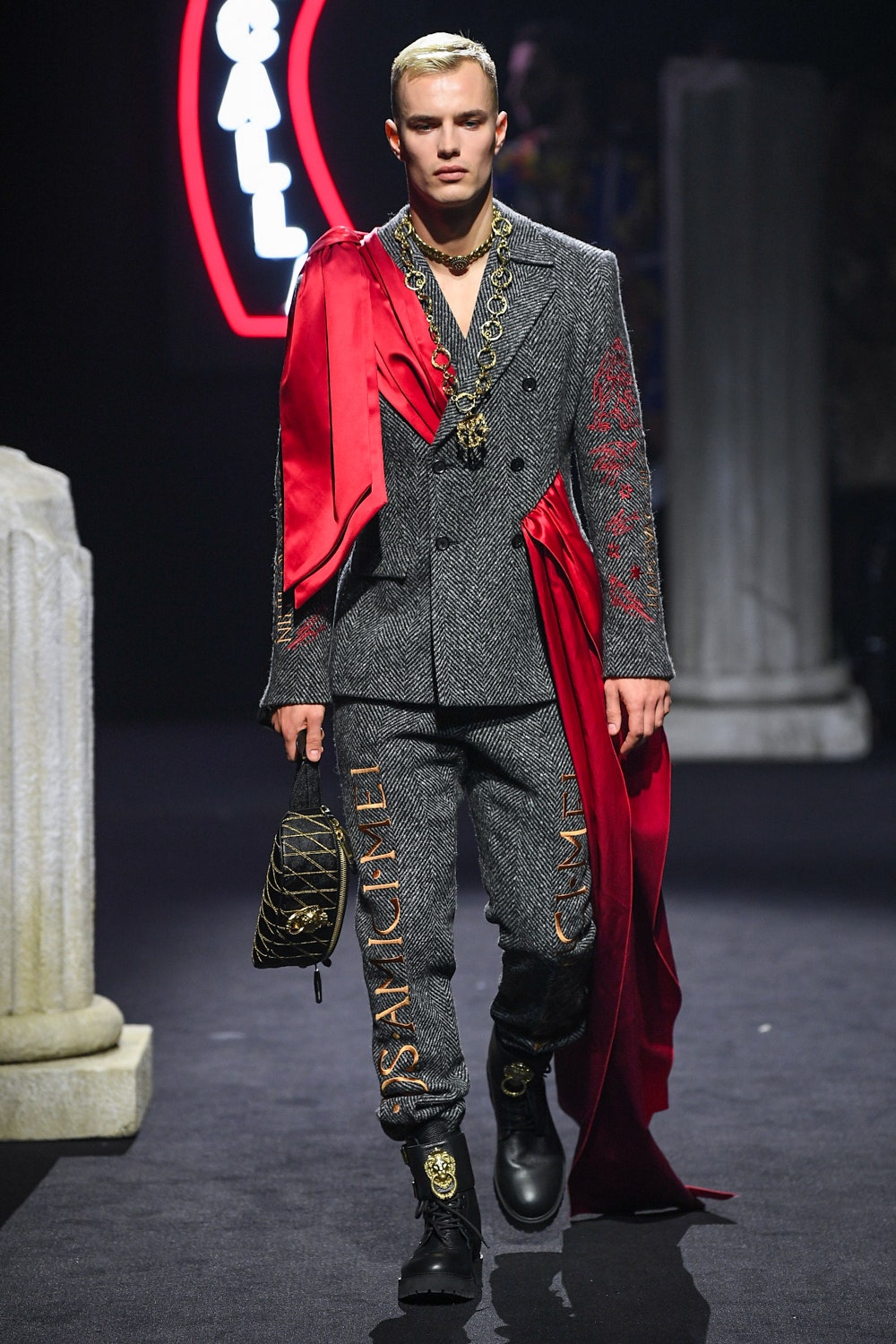 Moschino F/W 19 Menswear Look 4