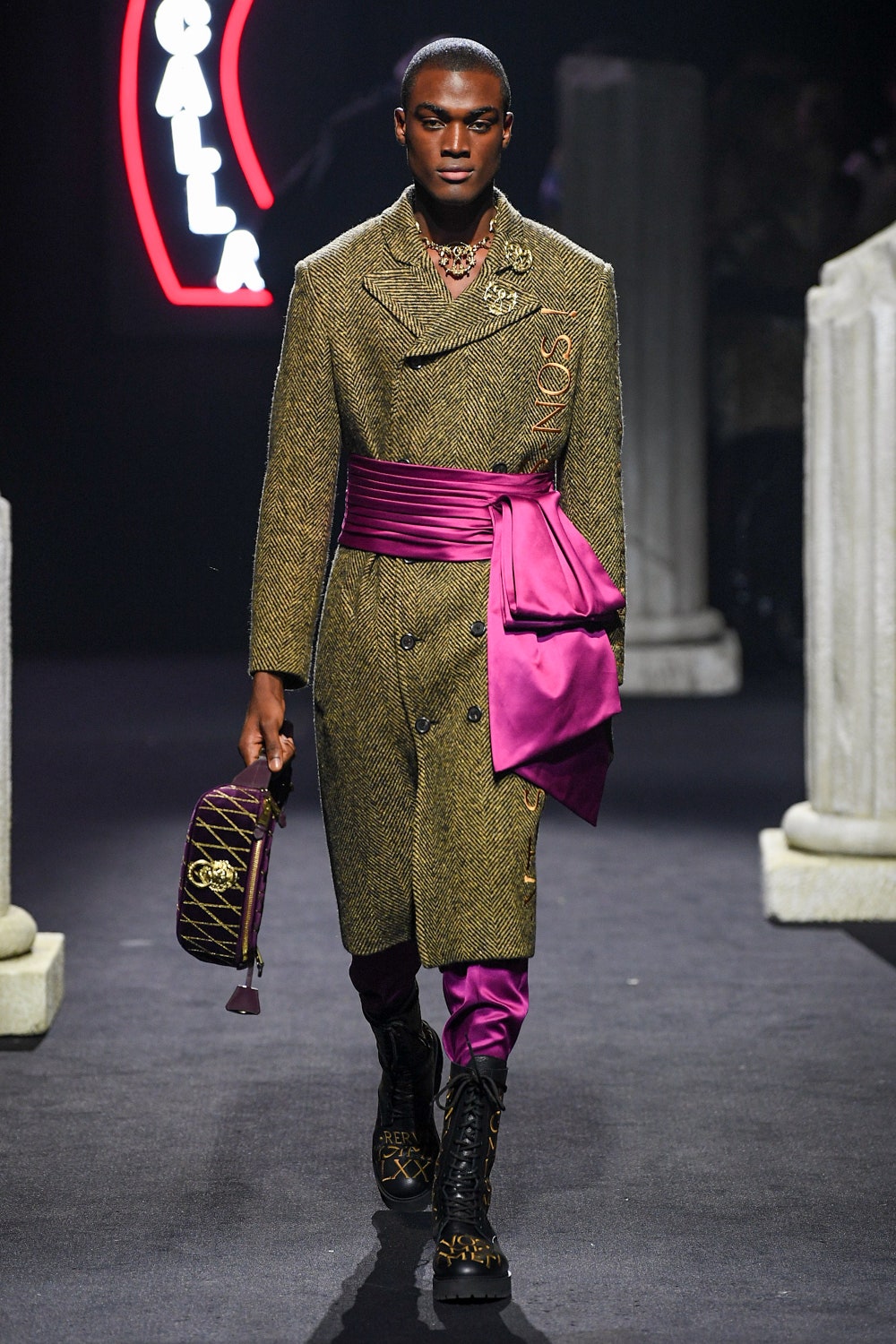 Moschino F/W 19 Menswear Look 19