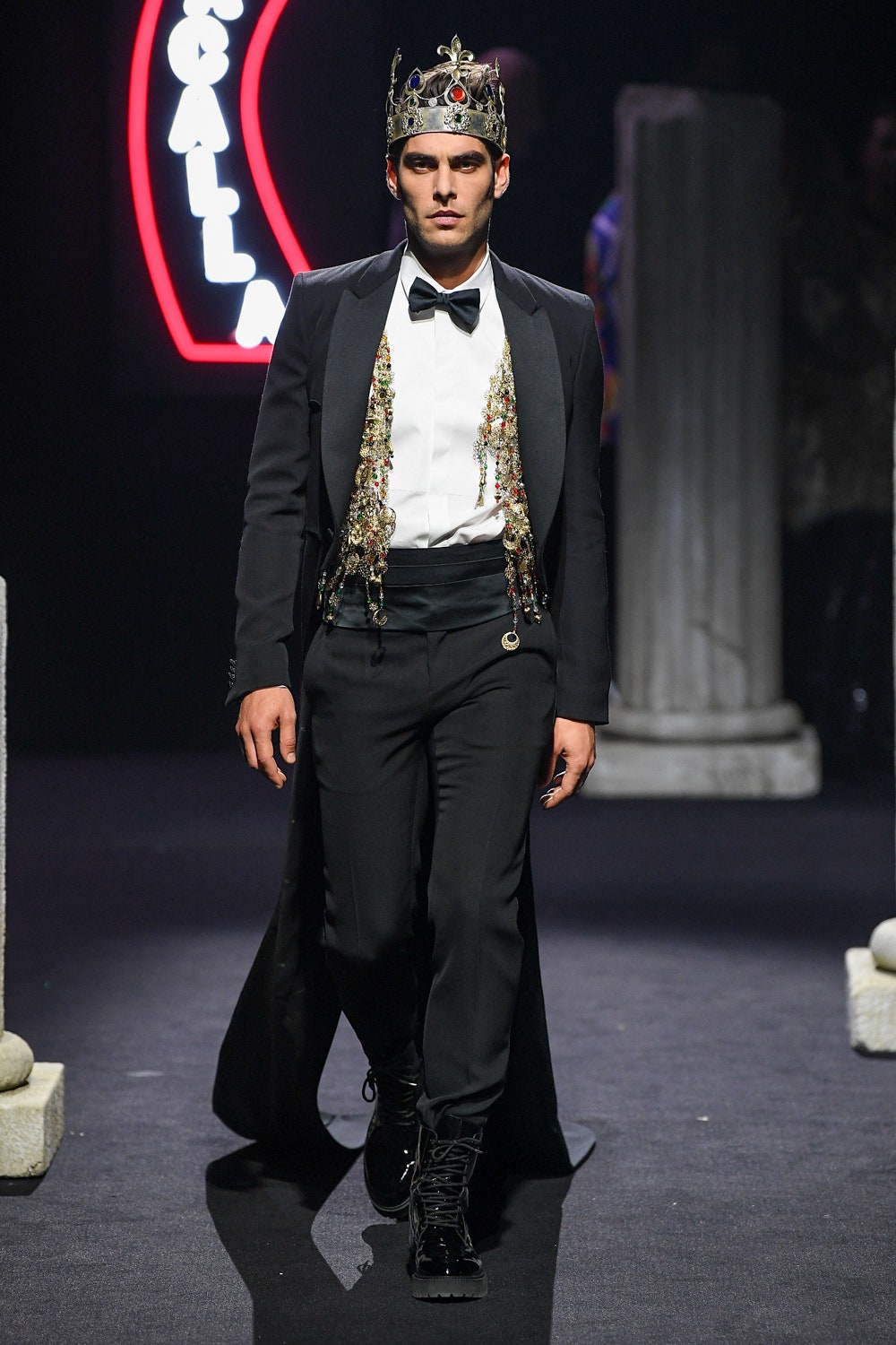Moschino F/W 19 Menswear Look 46