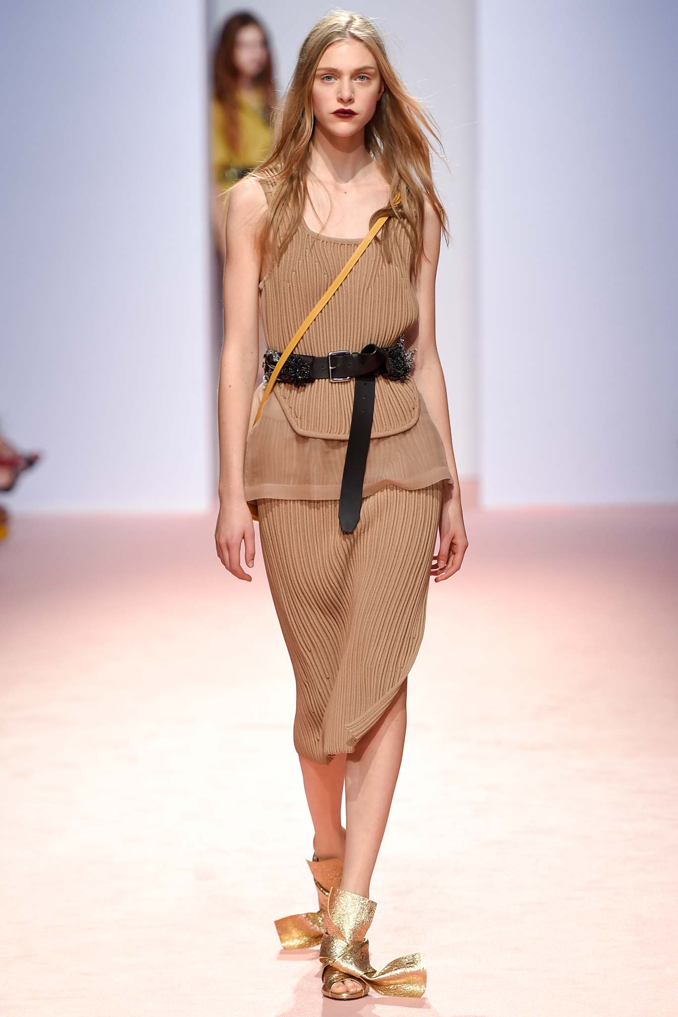 No. 21 S/S 15 Look 6