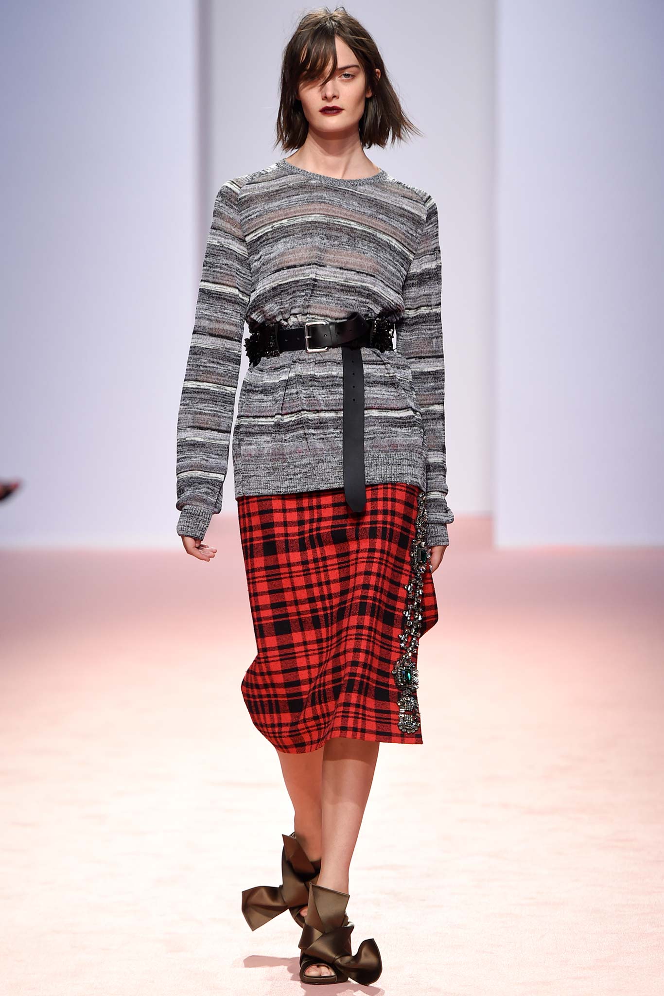 No. 21 S/S 15 Look 19