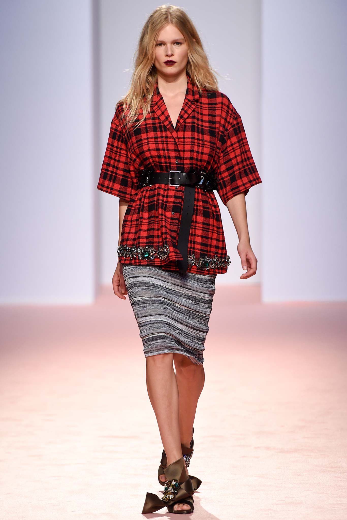 No. 21 S/S 15 Look 20
