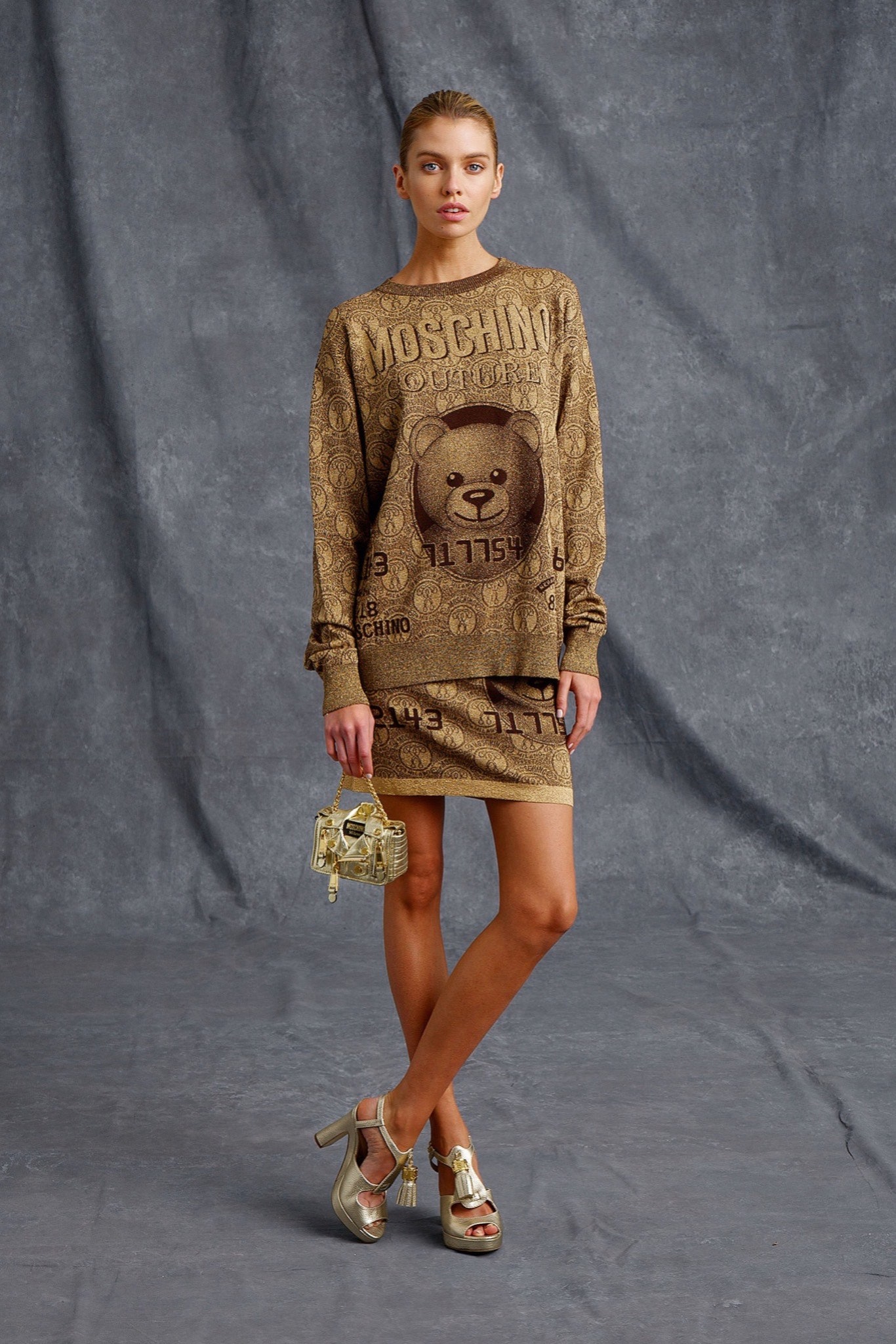 Moschino Resort 16 Look 8