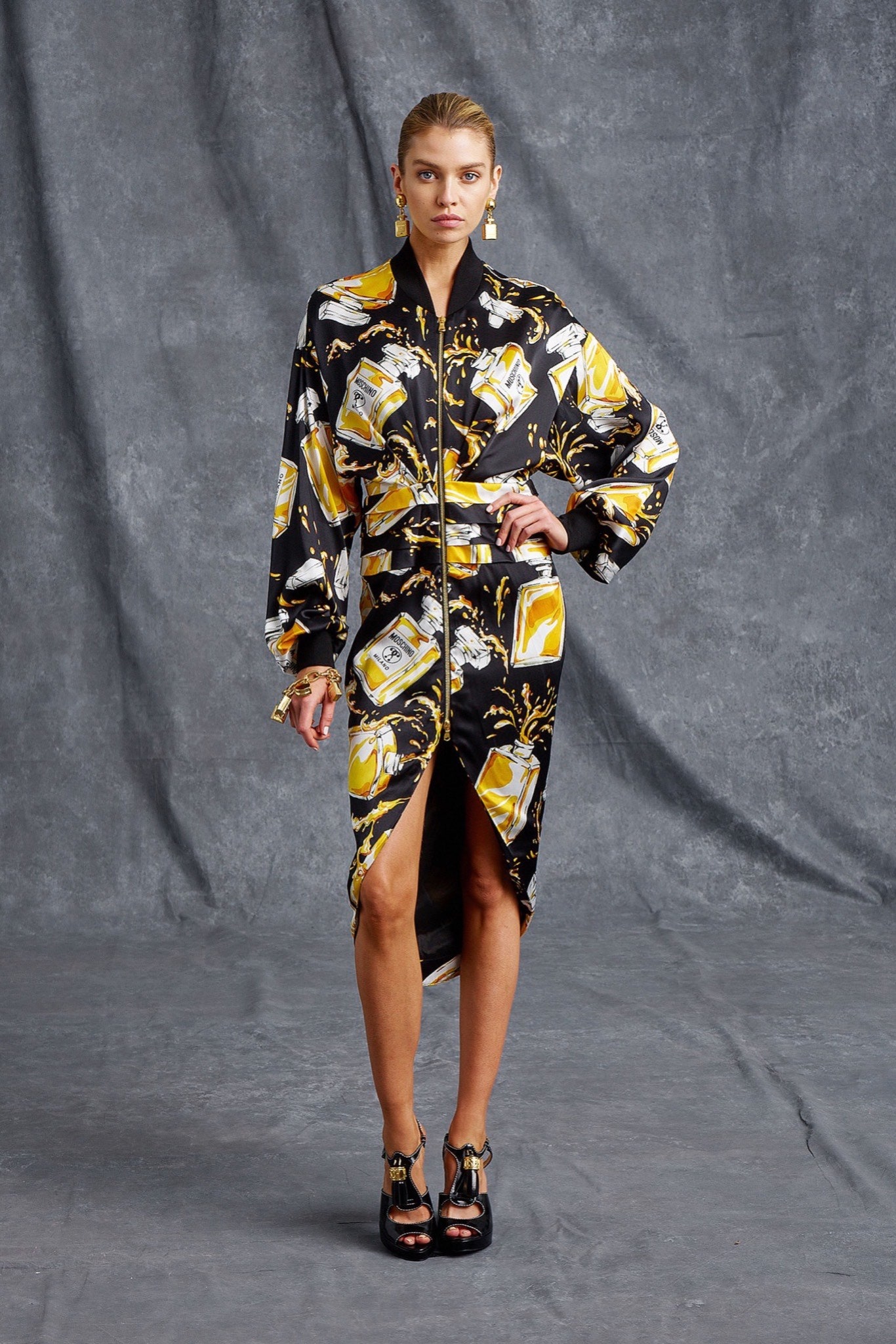 Moschino Resort 16 Look 16