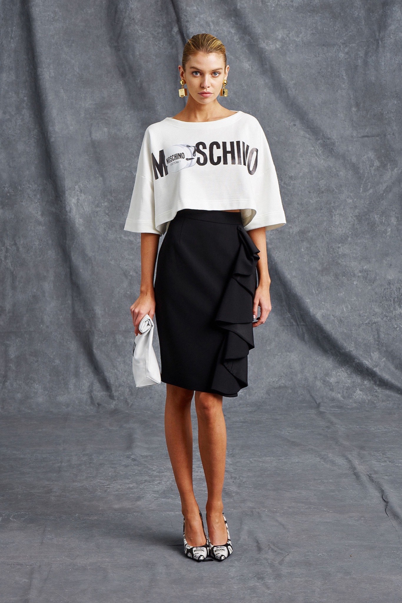 Moschino Resort 16 Look 24