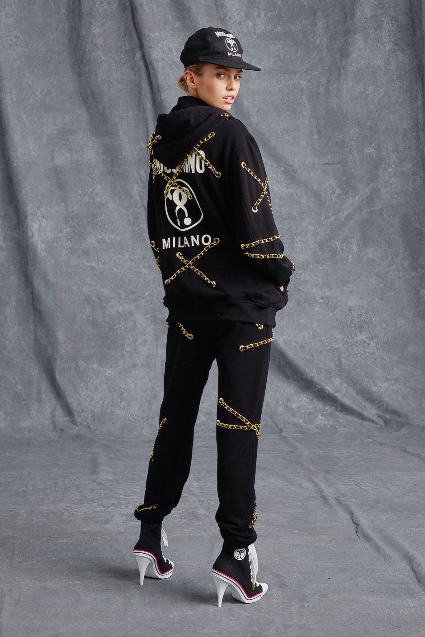 Moschino Resort 16 Look 45