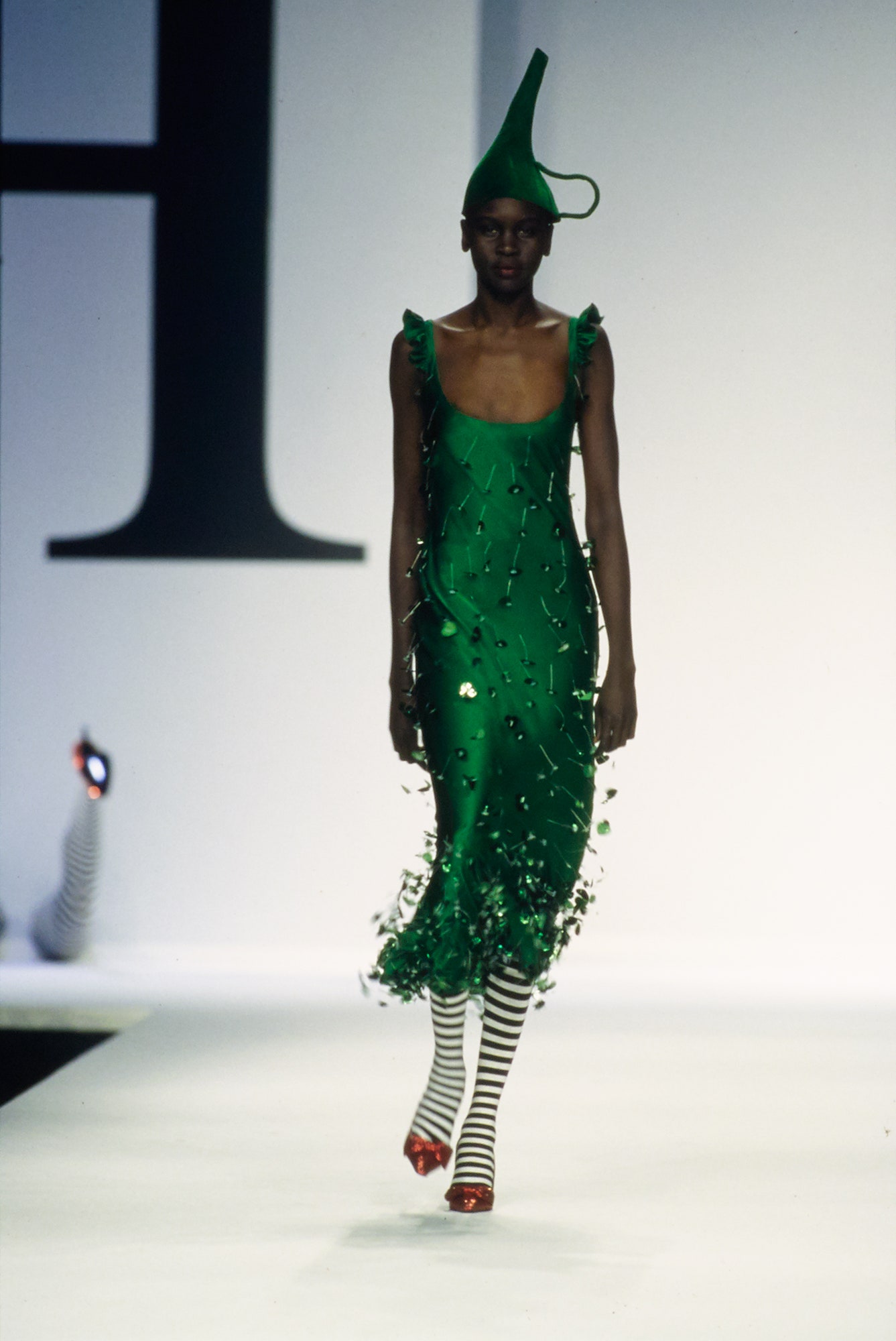 Moschino F/W 00 Look 22