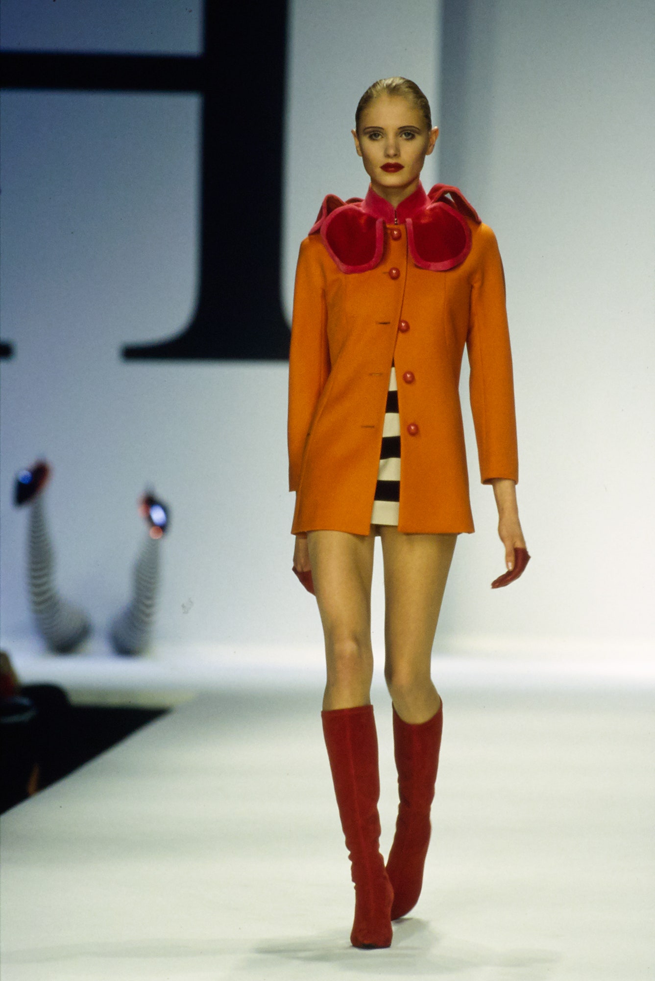 Moschino F/W 00 Look 25