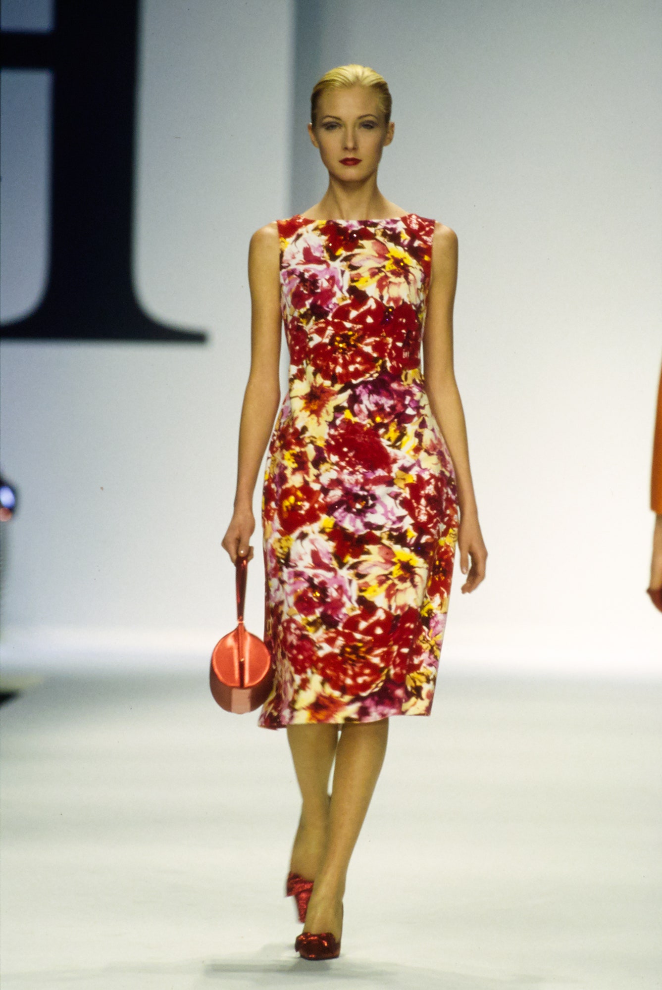 Moschino F/W 00 Look 26