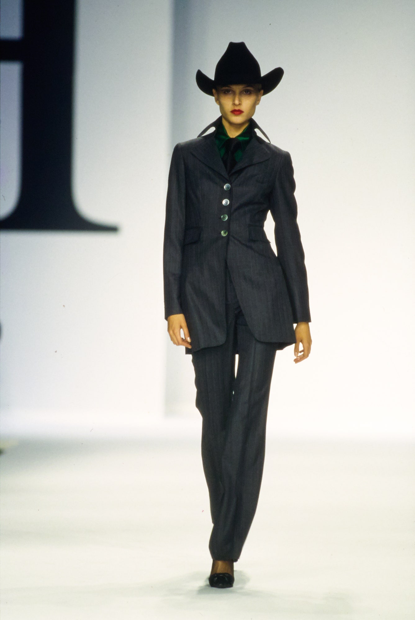 Moschino F/W 00 Look 29
