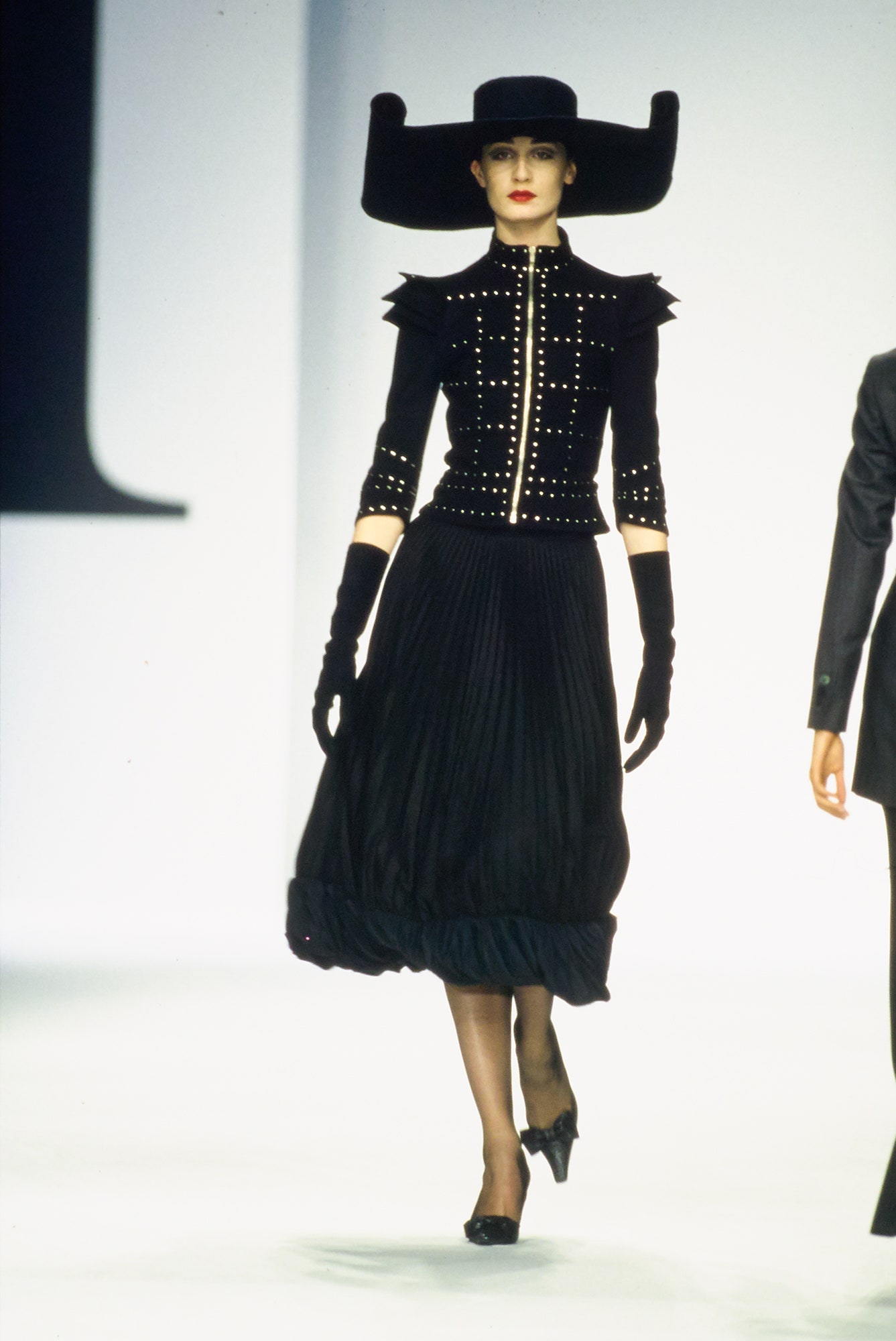 Moschino F/W 00 Look 30