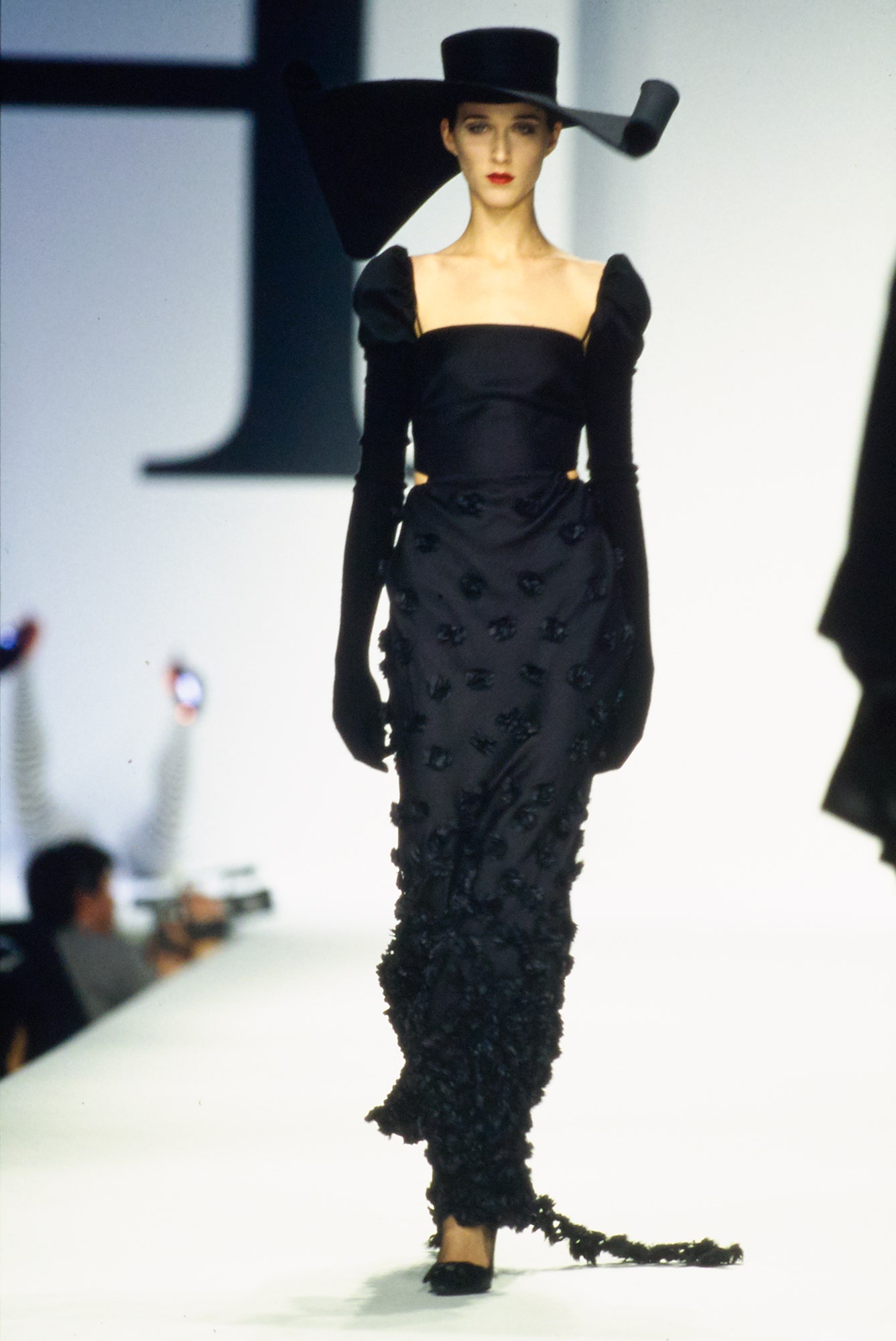 Moschino F/W 00 Look 33