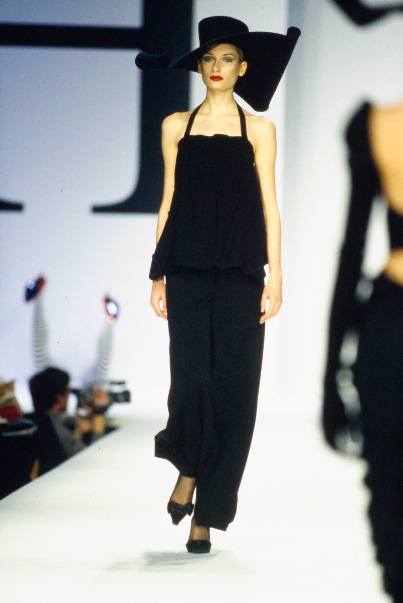 Moschino F/W 00 Look 34