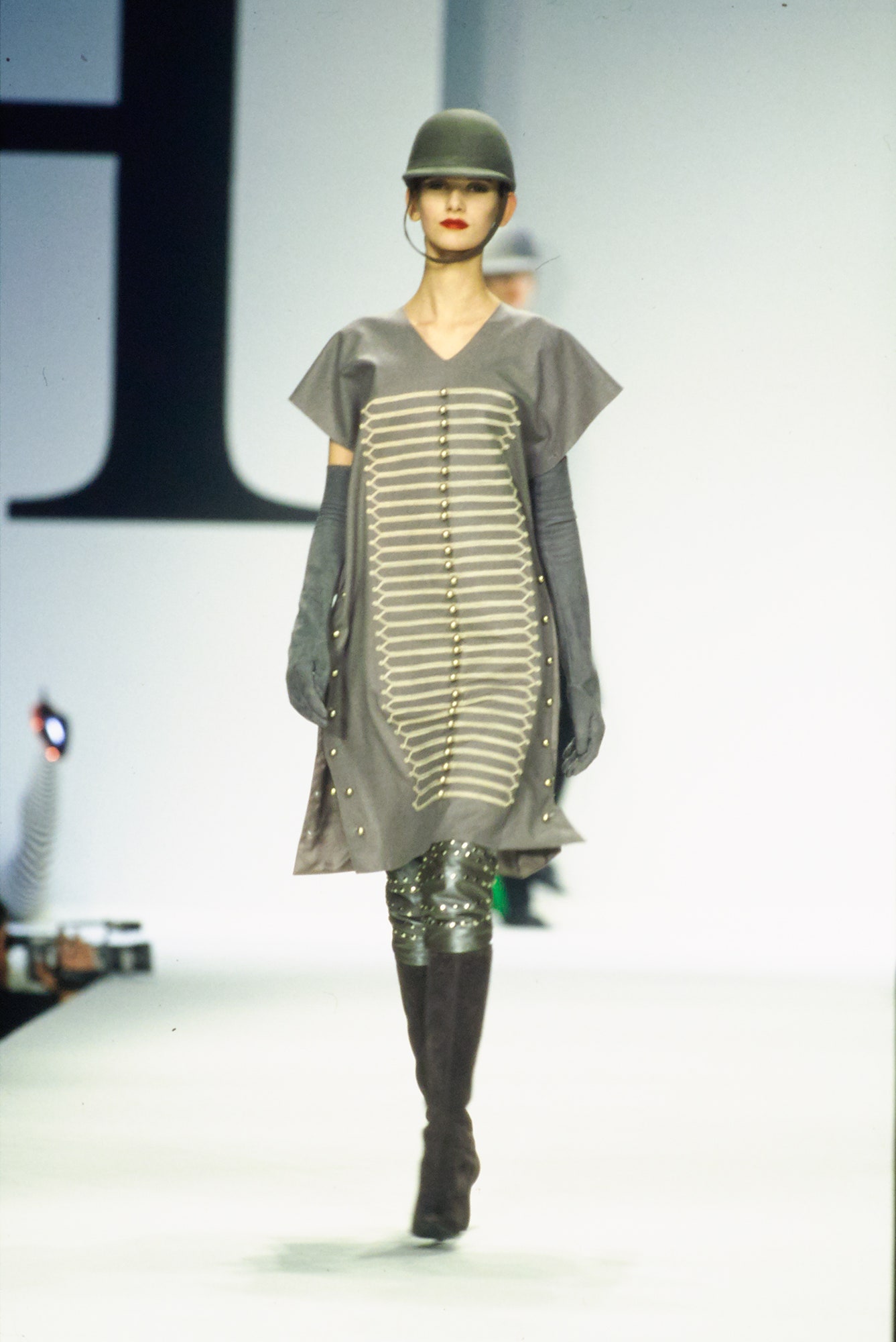 Moschino F/W 00 Look 38
