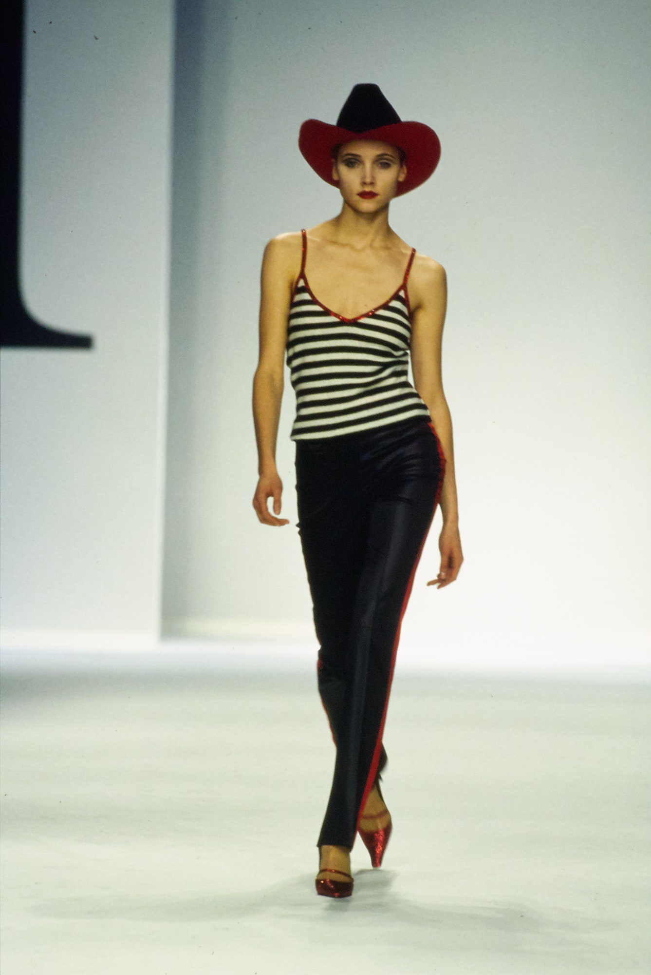 Moschino F/W 00 Look 41