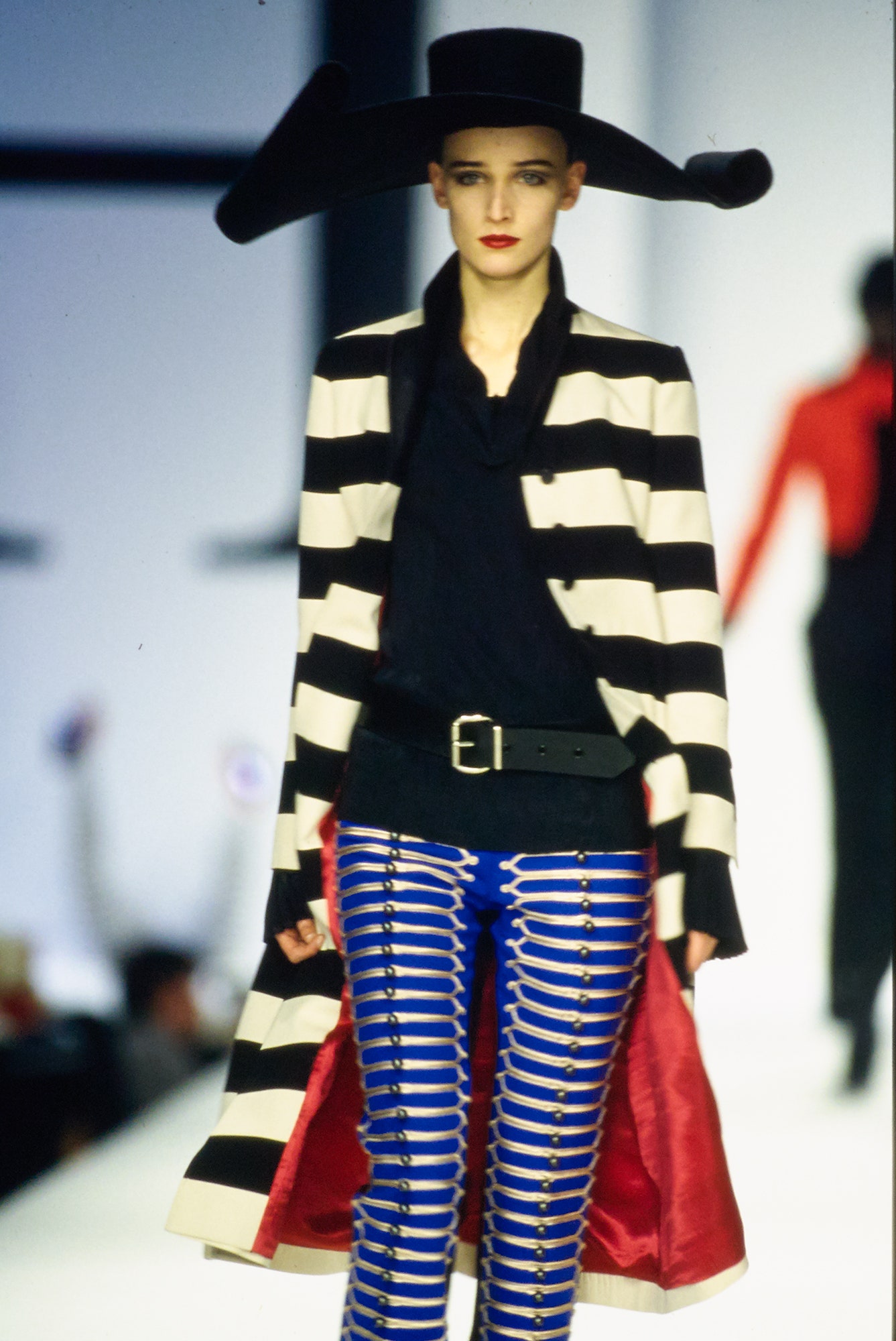 Moschino F/W 00 Look 42