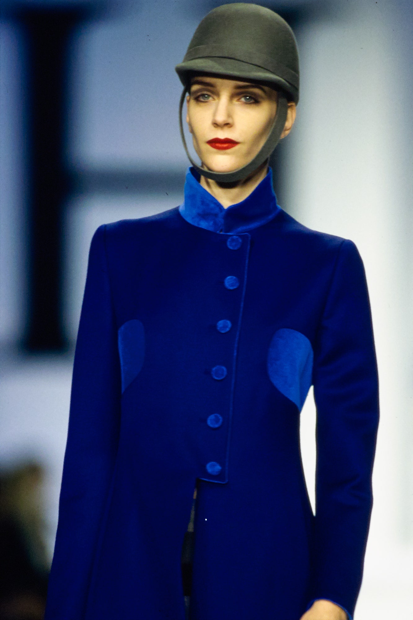 Moschino F/W 00 Look 44