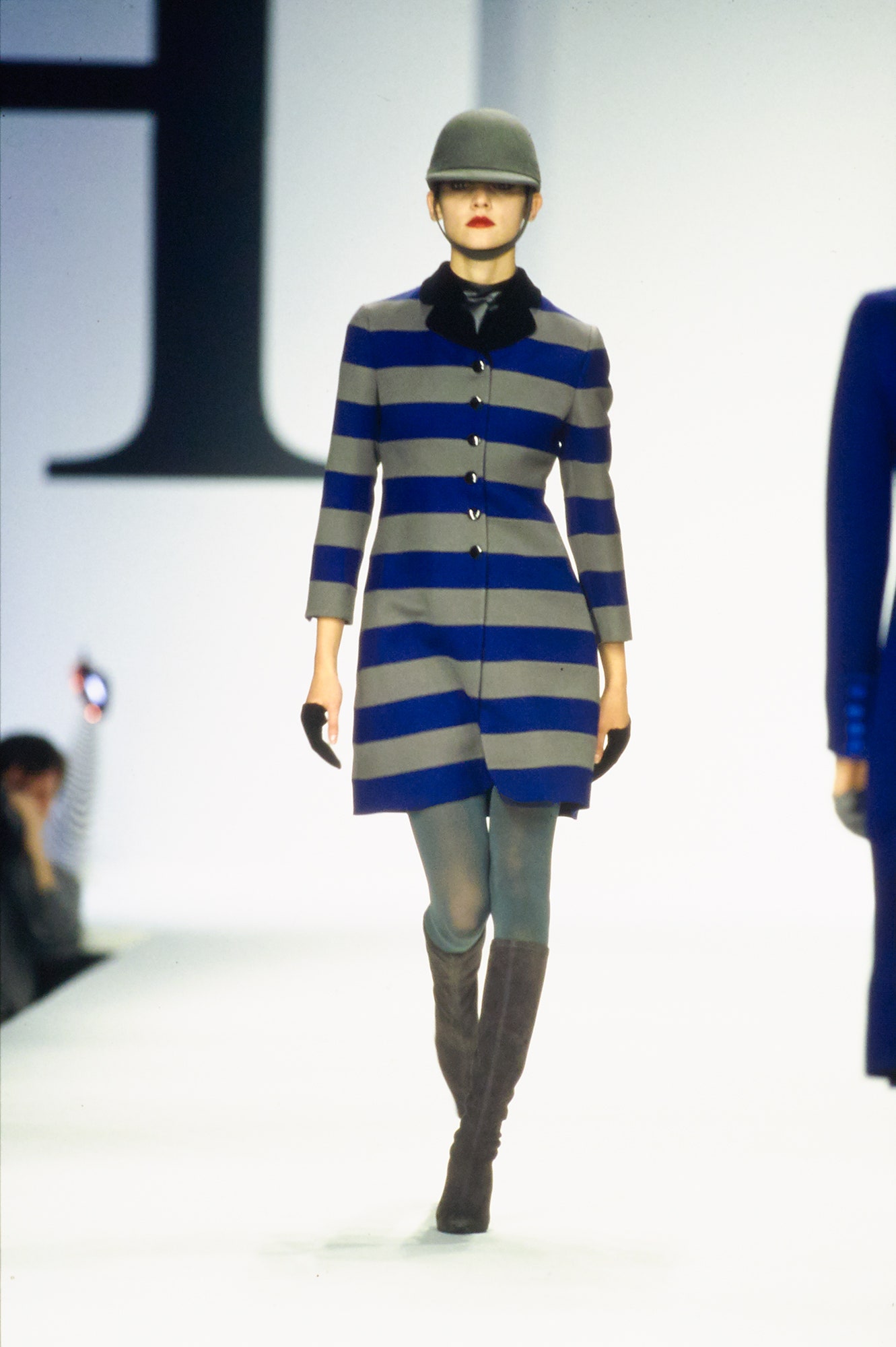 Moschino F/W 00 Look 45