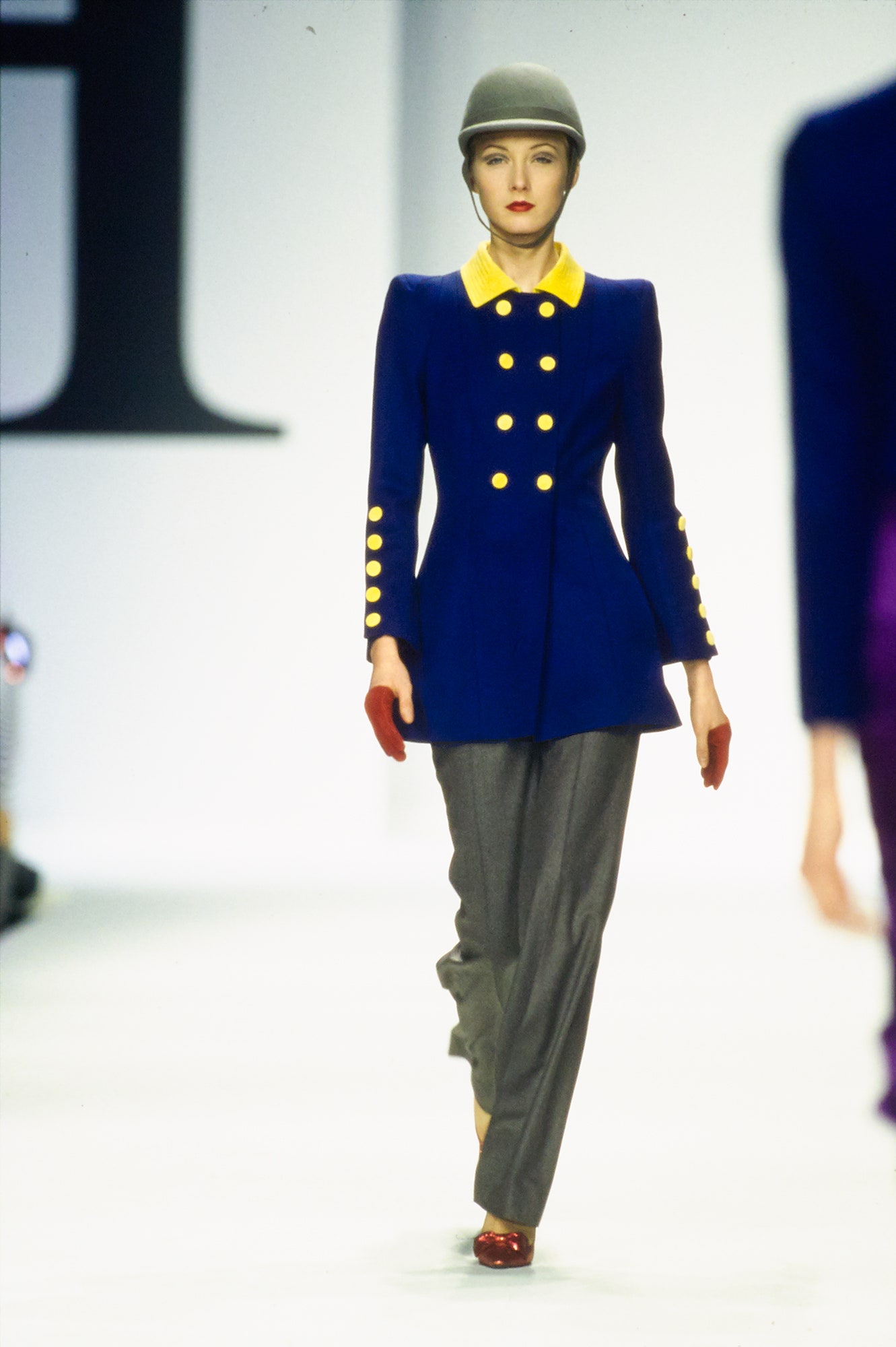 Moschino F/W 00 Look 47