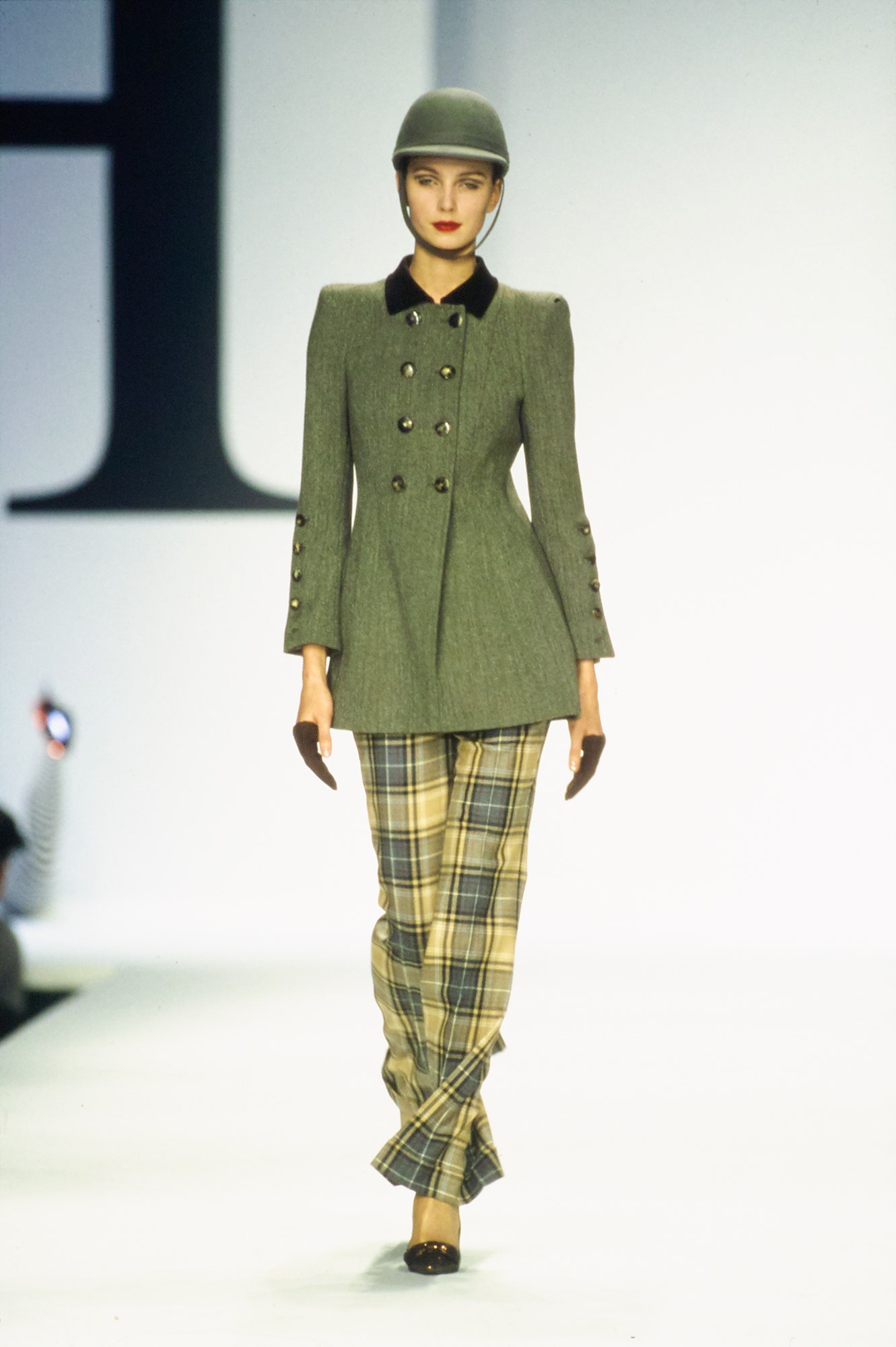 Moschino F/W 00 Look 48