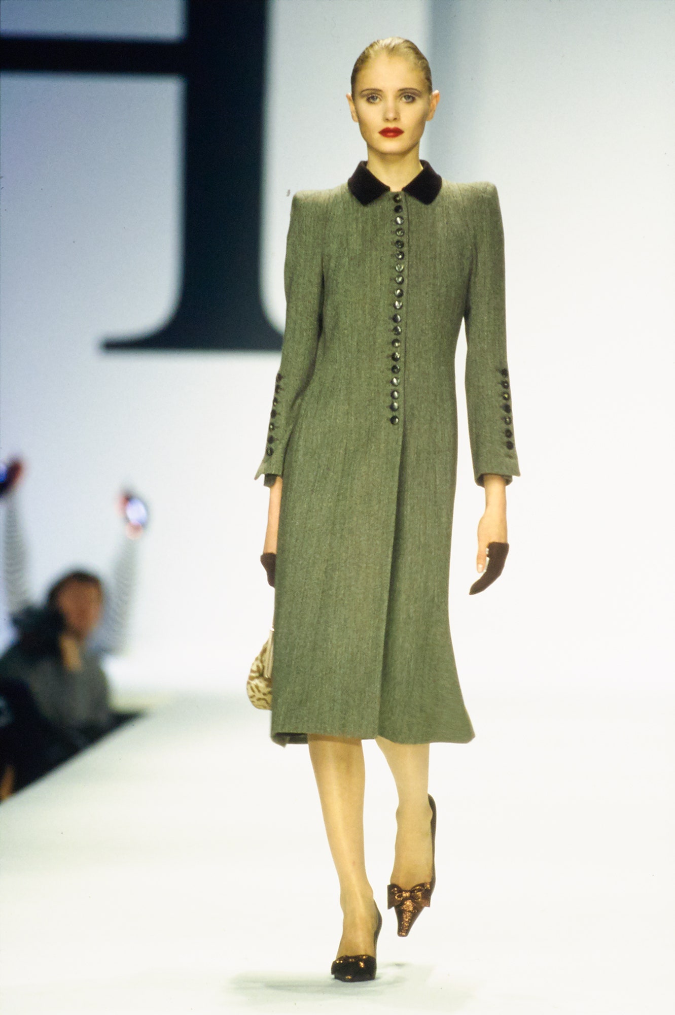 Moschino F/W 00 Look 49